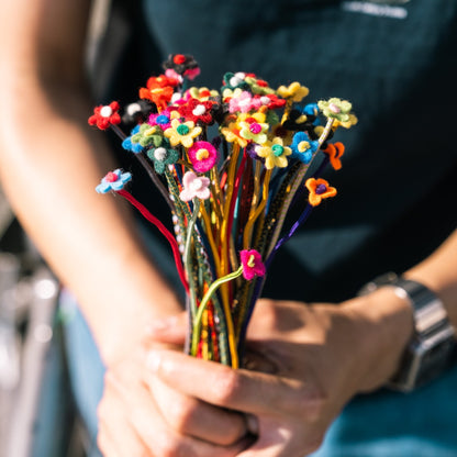 A handful of GHOOOST Twist Flowers in random colours